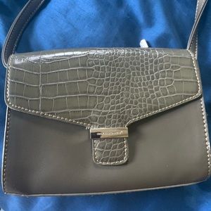 Crossbody handbag